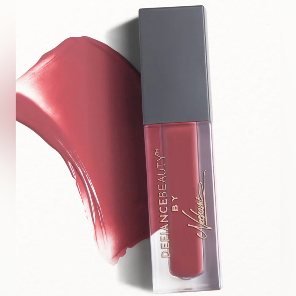 Defiance Beauty by Nechami Luminous Liquid Lipstick DIVINITY New in Box*